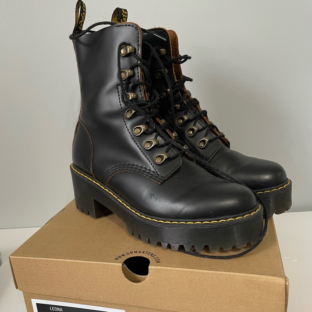 Dr Martens Leona Black Size 8